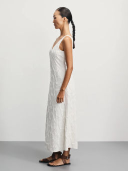 Фактурное платье прилегающего кроя / Zarina  фото 4