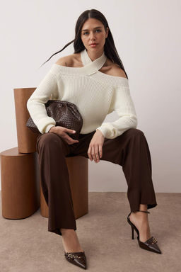 Siyah Yaka Detayl? Crop/K?sa Triko Kazak TWOAW26KZ00105 - Trendyolmilla фото 5