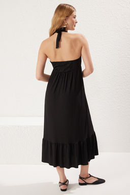 TRENDYOLMILLA Mavi Etnik Bask?l? V Yaka Etegi F?rfl?rl? Buzgulu Fitilli Esnek Maxi Orme Elbise TWOSS25EL00093