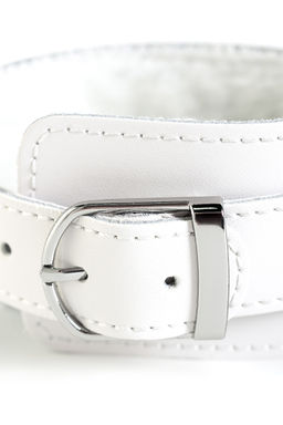 Наручники TOYFA Theatre кожаные белые  фото 6