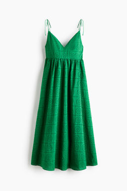 Vestido con tirantes de lazo y bordado ingl?s