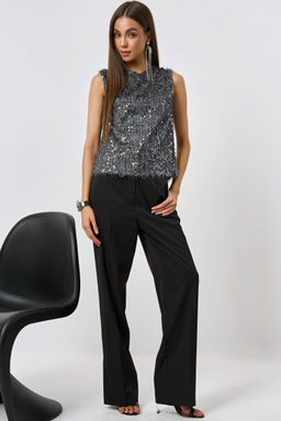 Блузка из мягкого трикотажа с пайеткой серая новый год