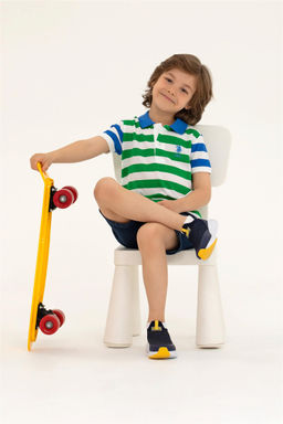 Зеленая футболка с воротником-поло для мальчика Неожиданная скидка в корзине