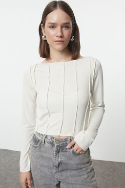 Trendyolmilla Bej Dikis Detayl? Carmen Yaka Fitted/Vucuda Oturan Fitilli Orme Bluz TWOAW24BZ00127