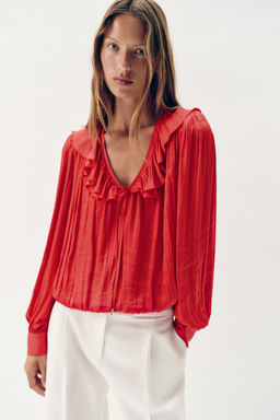 BLUSA SATINADA VOLANTES HOMBRERAS / Fresa - Zara фото 2