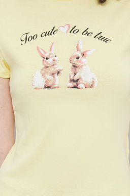 Ac?k Sar? Tavsan Bask?l? Fitted/Vucuda Oturan Orme T-Shirt TWOSS25TS00095