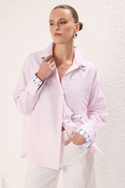 TRENDYOLMILLA Ac?k Pembe Yaka Ve Mansette Payet Tas Detayl? Overszie Genis Kal?p Dokuma Gomlek TWOSS25GO00043