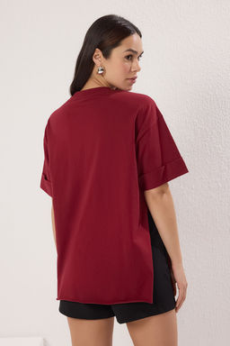 Bordo %100 Pamuk Duble Kol Asimetrik Boyfriend Orme T-Shirt TWOSS20TS0828