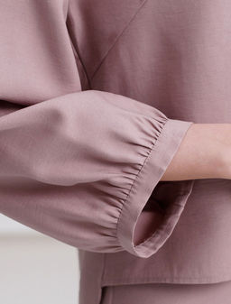 Укороченная блузка с V вырезом из плотного лиоцелла - Vilatte фото 4