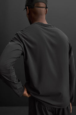 PERFORATED LONG SLEEVE T-SHIRT - Zara фото 5