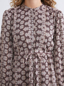 Hakim Yaka Desenli Belden Oturtmal? ?ifon Elbise