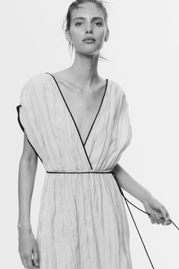 Vestido efecto arrugado con cintur?n de anudar - H&m фото 2