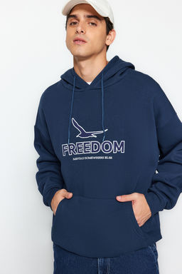 TRENDYOL MAN Indigo Oversize/Genis Kesim Kapusonlu File Nak?sl? Ici Polar/S?cak Tutan Sweatshirt TMNAW24SW00075