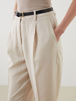Beli Kemerli Loose Fit Kad?n Pantolon