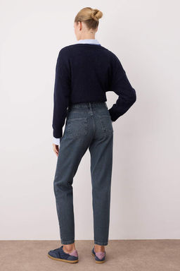 Mavi Yuksek Bel Yeni Mom Jeans TWOAW26JE00055 - Trendyolmilla фото 4