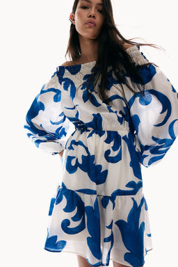 Vestido off-the-shoulder