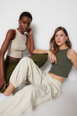 Haki-Bej 2li Paket Fitted/Vucuda Oturan Crop Halter Yaka Fitilli Esnek Orme Atlet TWOSS21AL0058