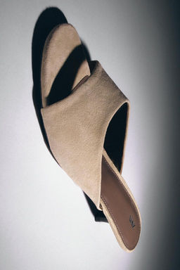 SUEDE KITTEN HEEL SANDALS