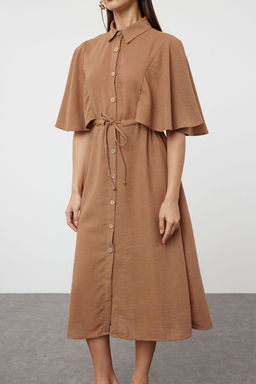 Kahverengi Pelerin Kol Detayl? Beli Baglamal? Midi Gomlek Dokuma Elbise TWOSS24EL01101 - Trendyolmilla фото 4
