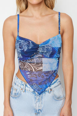 Trendyolmilla Ekru Bask?l? S?rt? Capraz Ask?l? Asimetrik Etek Uclu Tul Orme Bluz TWOSS23BZ00566 фото 10