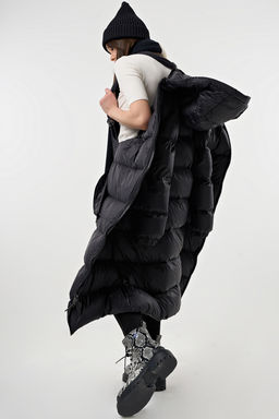 Пальто пуховое свободного силуэта черное