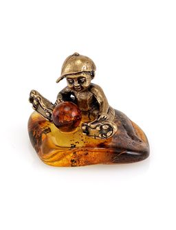 Сувенир с натуральным янтарём Малыш в бутсах