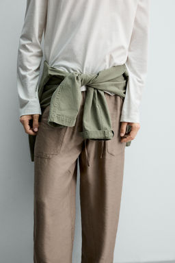 PANTAL?N FLUIDO RELAXED FIT / rosa claro