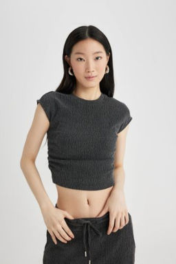 Slim Fit Dar Kesim Bisiklet Yaka Burumcuk K?sa Kollu Tisort