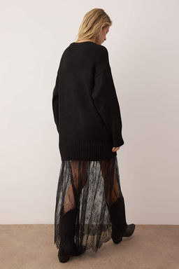 Siyah Duz Maxi Bisiklet Yaka Dantel Etekli Maxi Triko Elbise TWOAW26EL00323 - Trendyolmilla фото 4