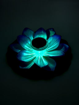 Садовый светильник для водоемов 28 х 28 х 9 см на солнечной бат-е "Лотос" фиол-ый N010