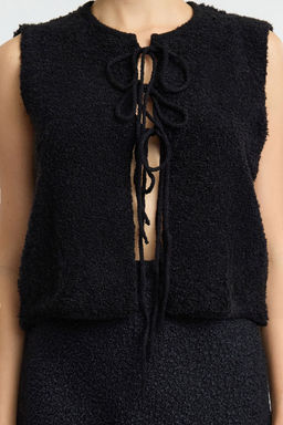 TRENDYOLMILLA Siyah Yumusak Dokulu Kurdele/Fiyonk Detayl? Yelek TWOAW25YE00097  фото 4