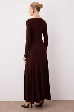 Limited Edition Kahverengi V Yaka Skater/Belden Ac?lan Esnek Maxi Orme Elbise TWOAW25EL00299