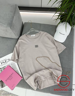 Футболка женская со стразами