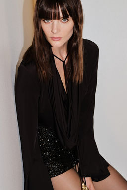 Top de punto con escote drapeado