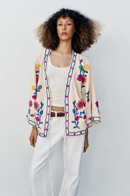 KIMONO BORDADOS FLORES / Crudo