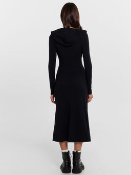 ПЛАТЬЕ ЖЕНСКОЕ ЧЕРНОЕ С РАЗРЕЗОМ НА НОГЕ черный 152654 - Mark formelle фото 4