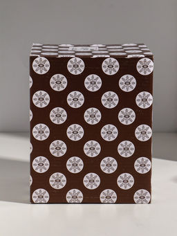 Фигурка - подсвечник на 1 свечу «Африканка в чёрном платье с цветами с золотом», полистоун, d=4.5 см, 11×13×16 см