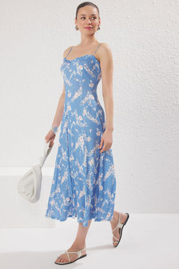 Mavi Ask?l? F?rf?rl? Yaka Detayl? Etegi Volanl? Skater/Belden Ac?lan Maxi Orme Elbise TWOSS25EL00238 - Trendyolmilla фото 2