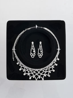 Набор 2 пред-а: серьги, колье со стразами "Лёд" паутина, d=13,5см, цвет белый в серебре