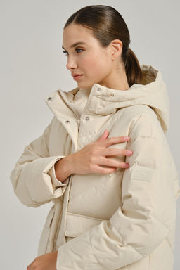 Пуховик короткий Бежевый TRN Down Jacket