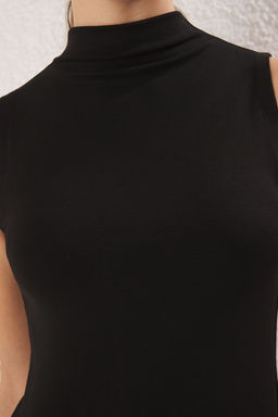 Siyah Dik Yaka S?f?r Kol Super Esnek Regular Boy Orme Bluz TWOSS25BZ00200