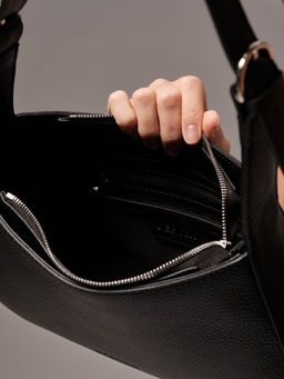 Сумка кожаная на плечо багет Deboro 31046 черный