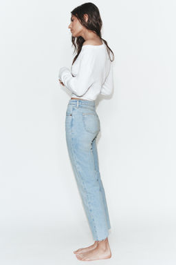 JEANS TRF CROPPED FLARE TIRO ALTO / Azul claro
