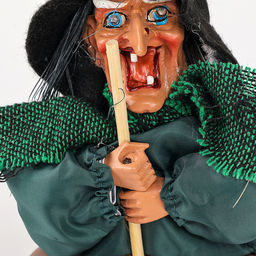 УЦЕНКА Декор на Хэллоуин Баба-Яга, музыкальная, 30 см, МИКС