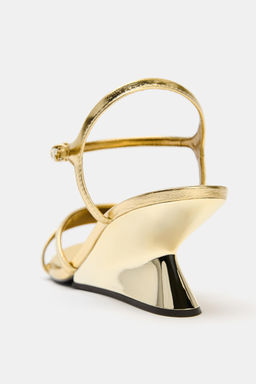 SANDALIA TAC?N METALIZADA / Oro - Zara фото 5