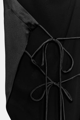 TOP SATINADO HALTER ASIM?TRICO / Negro - Zara фото 6