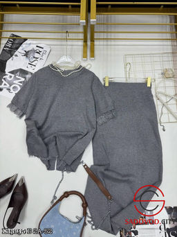 Костюм с юбкой и кофтой с кружевами