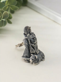 Брелок "Девочка со щенком и бубном маленькая" 4,8 см