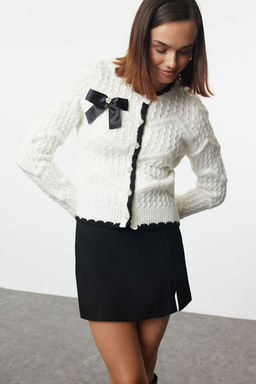 TRENDYOLMILLA Ekru Kurdele/Fiyonk Detayl? Boncuk Islemeli Triko H?rka TWOAW25HI00247  фото 8