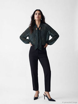 Fular Yaka Puantiyeli Bluz